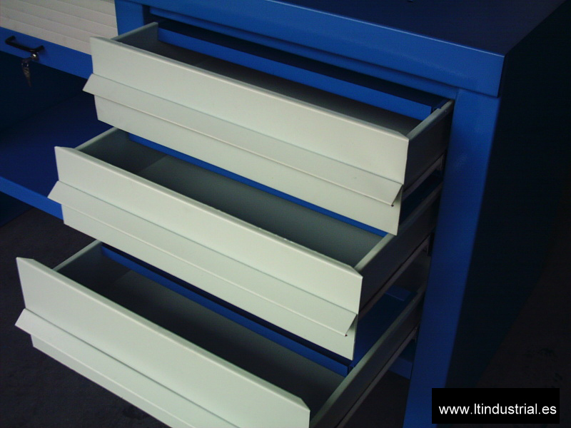 Bancos y muebles a medida